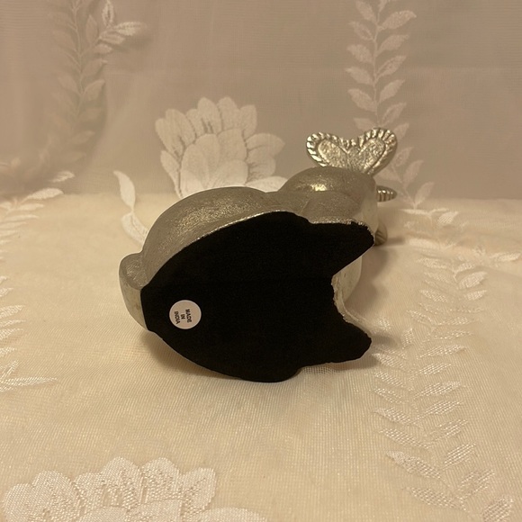 Decorative Silver Easter Bunny kissing Butterfly Friend - Picture 4 of 5